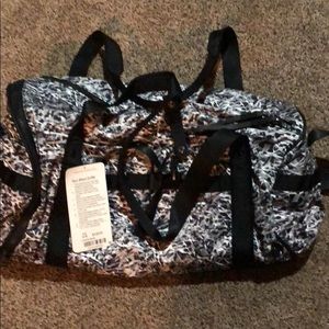 💯 Authentic Lululemon Print Duffel Bag